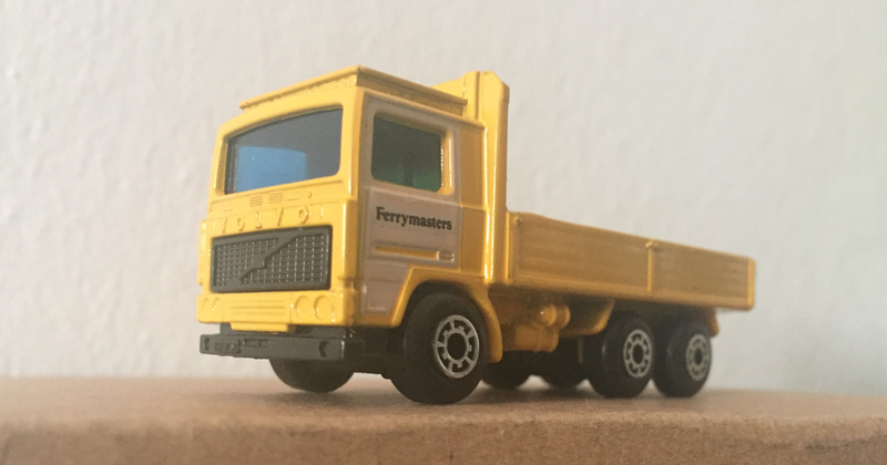 The top is detachable.